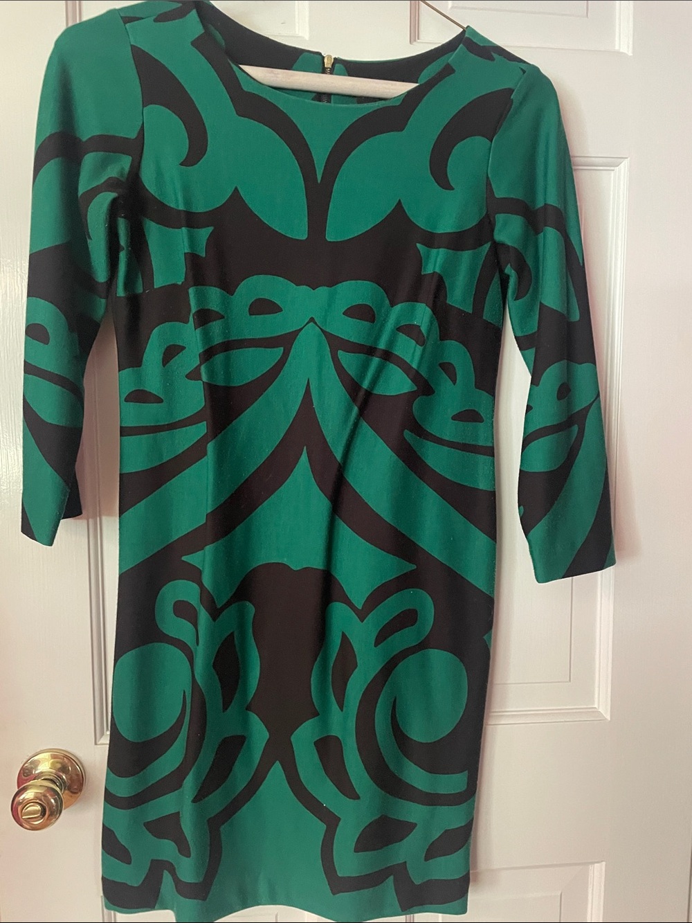 Just...Taylor Green and Black Graphic Long Sleeve Sheath Dress